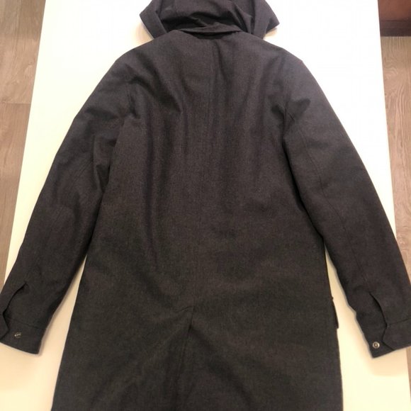 BANANA REPUBLIC WINTER COAT - Picture 6 of 10